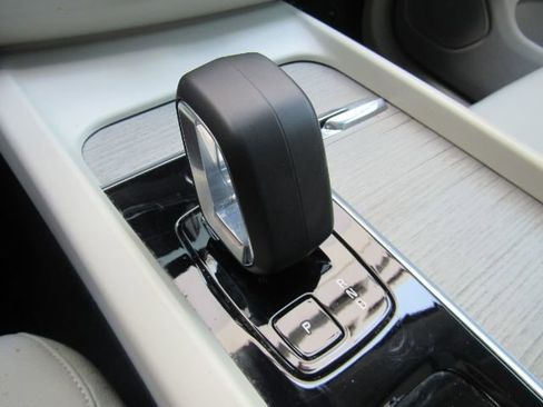 Used 2023 Volvo XC60 B5 Plus w/ Protection Package Premier image 46