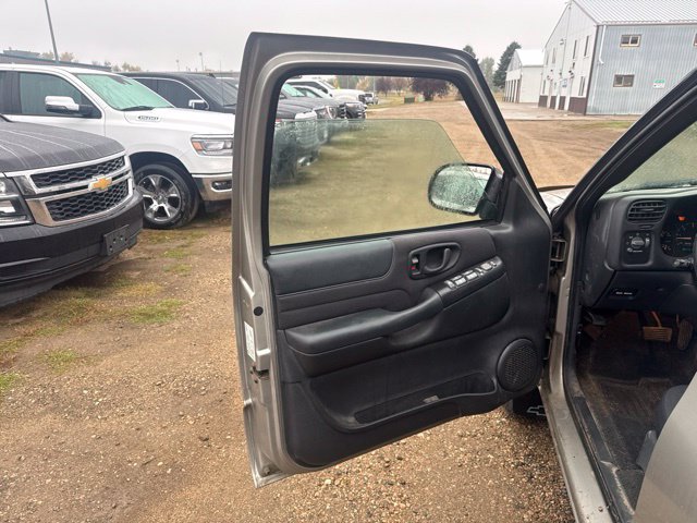 Used 2003 Chevrolet S10 Pickup LS AWD/4WD image 16