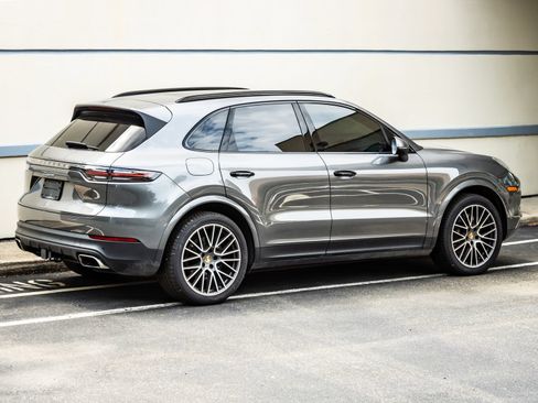 Used 2023 Porsche Cayenne AWD/4WD image 8