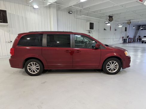 Used 2014 Dodge Grand Caravan SXT w/ Rear Park Assist Package FWD image 6