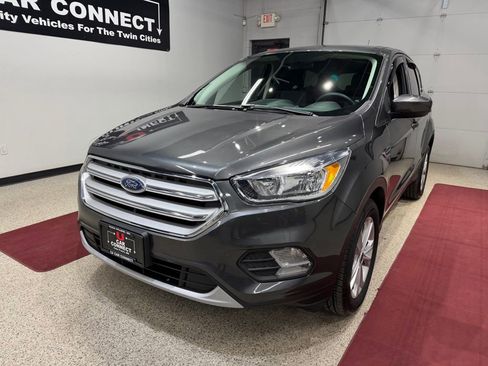 Used 2019 Ford Escape SE image 4