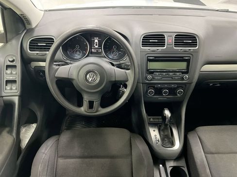 Used 2011 Volkswagen Golf 4-Door FWD image 11