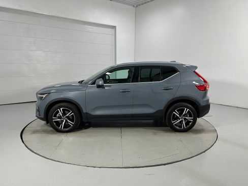 Used 2023 Volvo XC40 B5 Plus AWD/4WD image 21