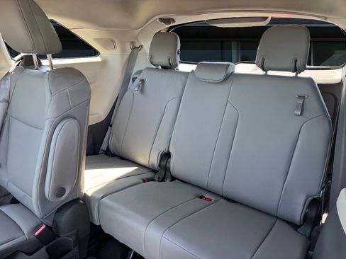 Used 2022 Toyota Sienna XLE AWD/4WD image 17