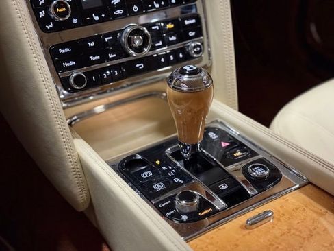 Used 2012 Bentley Mulsanne image 31