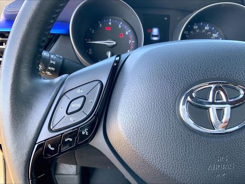 Used 2021 Toyota C-HR XLE image 22