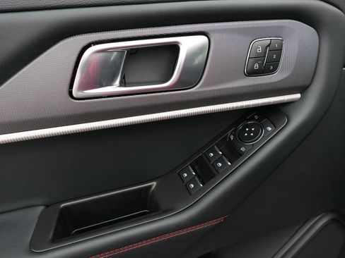 Used 2025 Ford Explorer ST-Line w/ Premium Package image 15