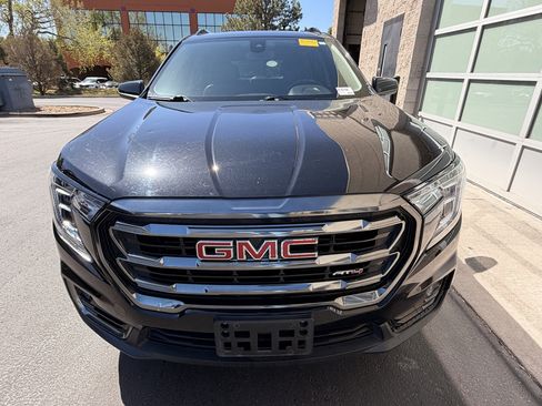 Used 2022 GMC Terrain AT4 image 2