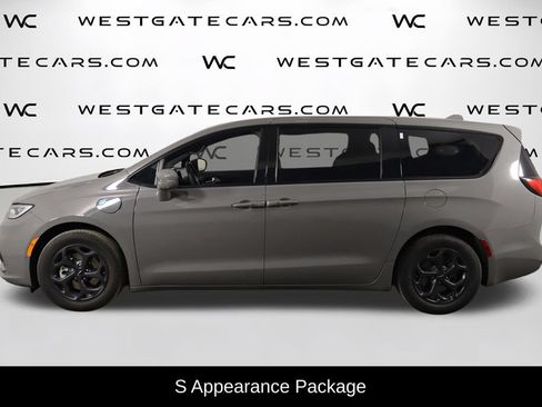 Used 2022 Chrysler Pacifica Limited w/ Uconnect Theater Family Group FWD image 5