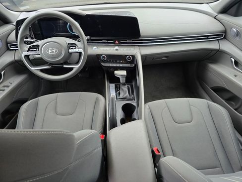 Used 2024 Hyundai Elantra SEL image 18