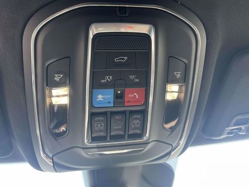 Used 2025 Jeep Grand Cherokee Summit image 26