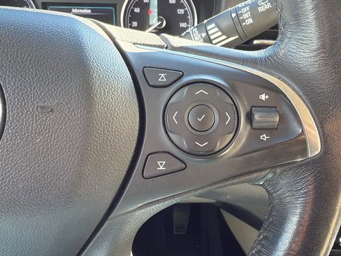 Used 2019 Buick Enclave Essence image 11