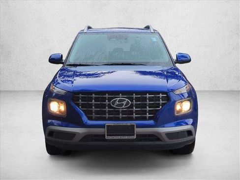 Used 2023 Hyundai Venue SEL FWD image 2