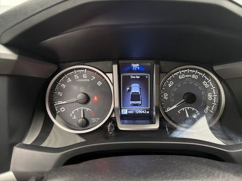 Used 2016 Toyota Tacoma Limited w/ Towing Package AWD/4WD image 18