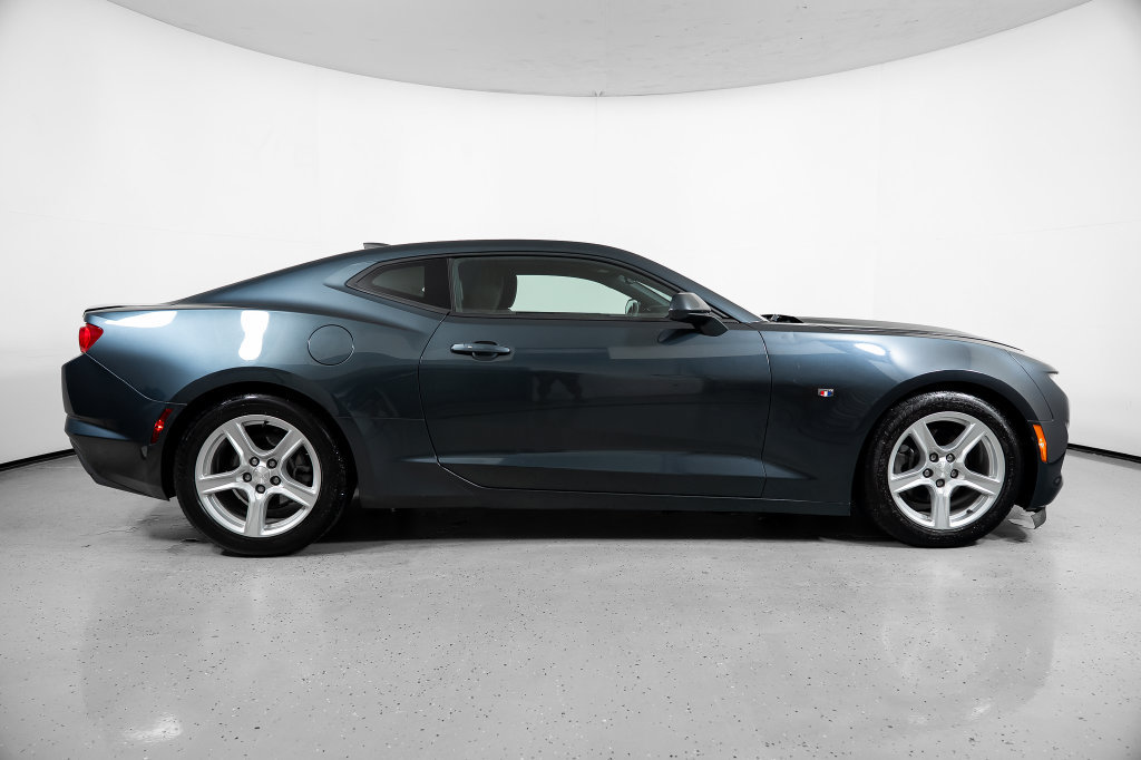 Used 2020 Chevrolet Camaro LT w/ Technology Package RWD image 3