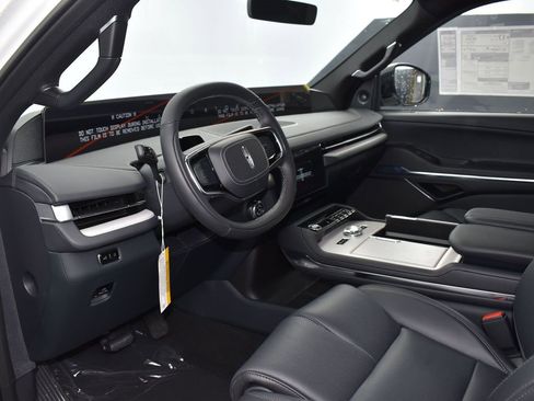 New 2025 Lincoln Navigator L Reserve w/ Jet Appearance Package image 8