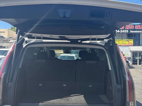 Used 2018 Cadillac Escalade 2WD image 10