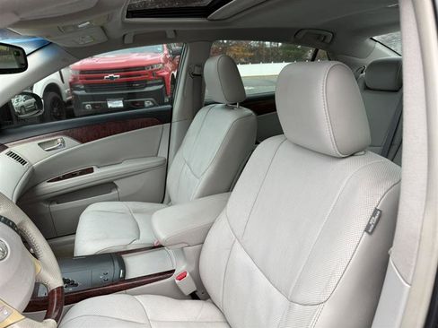 Used 2011 Toyota Avalon Limited image 29