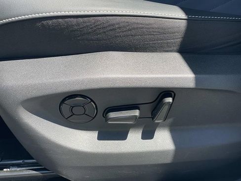 Used 2026 Volkswagen Tiguan SE w/ Panoramic Sunroof Package FWD image 20