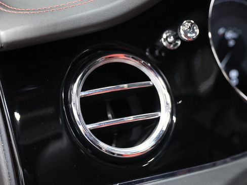 Used 2022 Bentley Bentayga AWD/4WD image 24