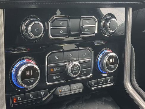 Used 2024 GMC Yukon Denali image 21