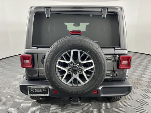 Used 2025 Jeep Wrangler Unlimited Sahara AWD/4WD image 11