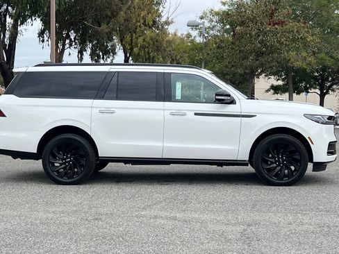 New 2025 Lincoln Navigator L Reserve w/ Jet Appearance Package image 4