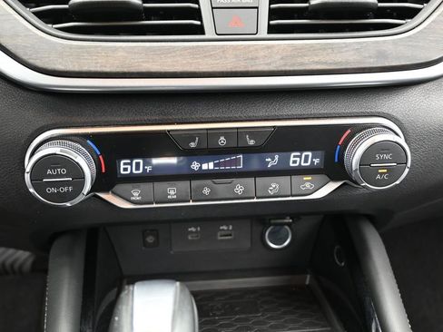 Used 2025 Nissan Altima 2.5 SL FWD image 14