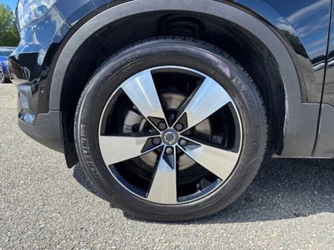 Used 2019 Volvo XC40 T5 Momentum image 9