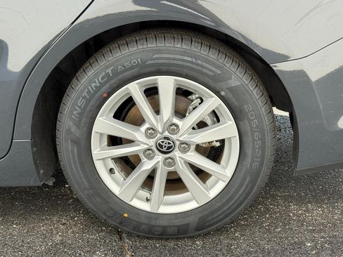 Certified 2025 Toyota Camry Hybrid image 5