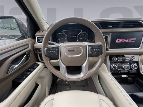 Used 2021 GMC Yukon Denali w/ Denali Premium Package image 13