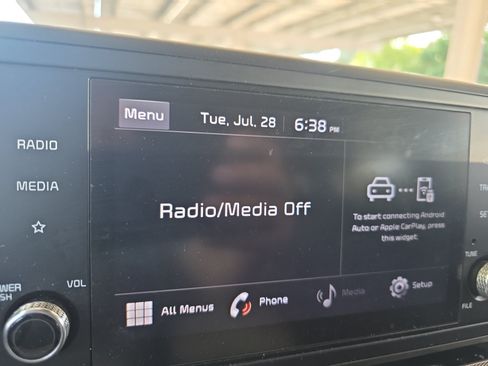 Used 2022 Kia Carnival LX FWD image 10