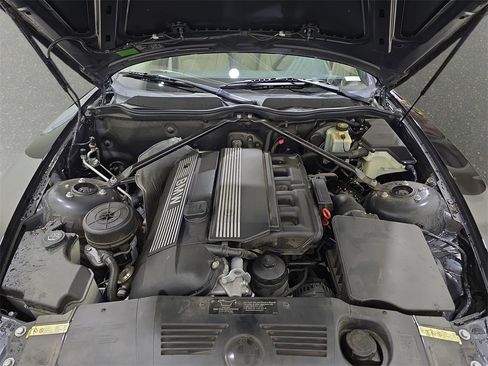 Used 2005 BMW Z4 2.5i image 28