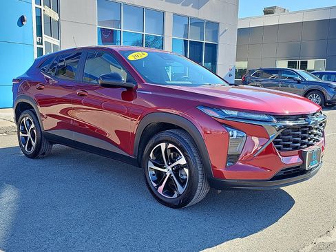 Used 2024 Chevrolet Trax RS image 3