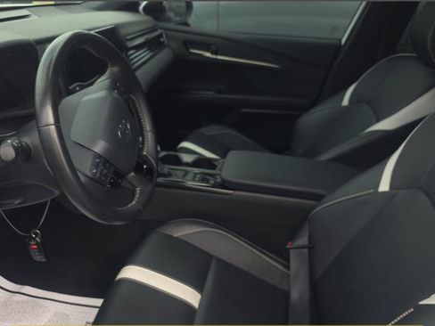 Used 2025 Toyota Camry SE image 6