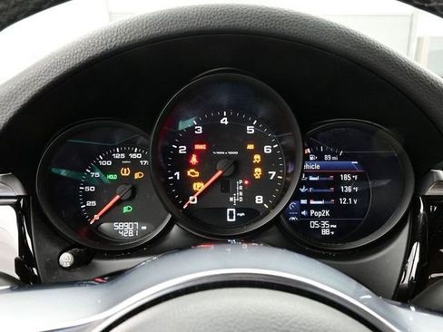Certified 2019 Porsche Macan image 9