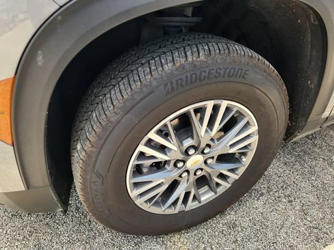 Certified 2025 Chevrolet Traverse LT w/ Driver Confidence Package FWD image 10