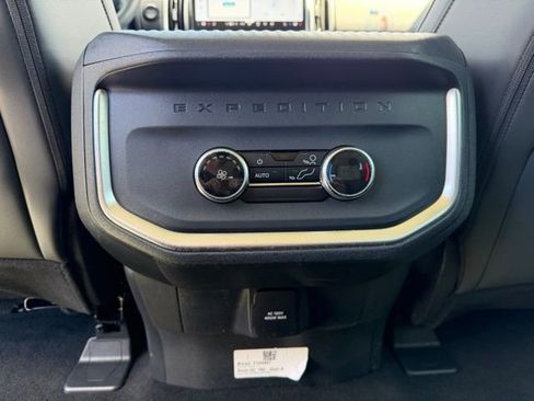 Used 2025 Ford Expedition Active RWD image 25