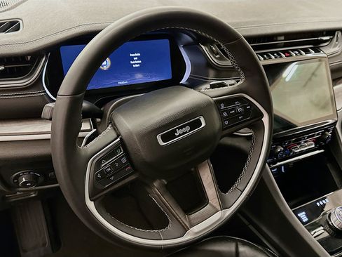 Used 2023 Jeep Grand Cherokee Limited image 18
