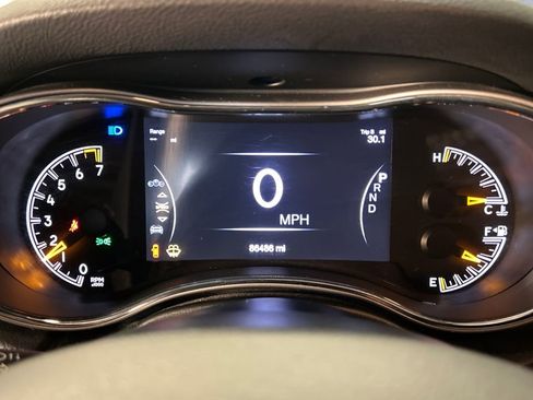 Used 2019 Jeep Grand Cherokee Limited image 16