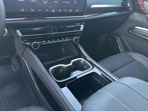 Used 2025 Chevrolet Traverse Z71 w/ Enhanced Driving Package image 37