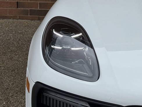 New 2025 Porsche Macan S image 12