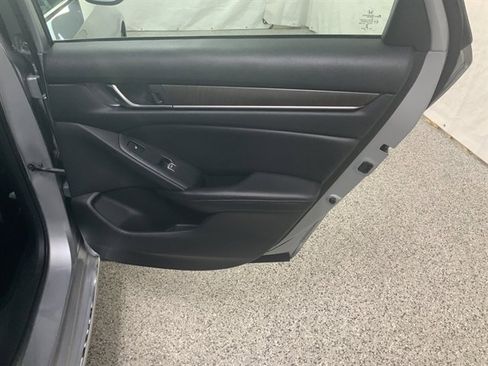 Used 2019 Honda Accord Touring image 18