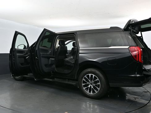 Used 2025 Ford Expedition Max Platinum AWD/4WD image 59