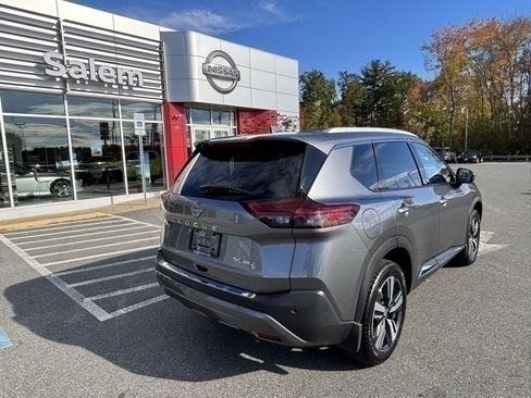 Used 2023 Nissan Rogue SL image 3