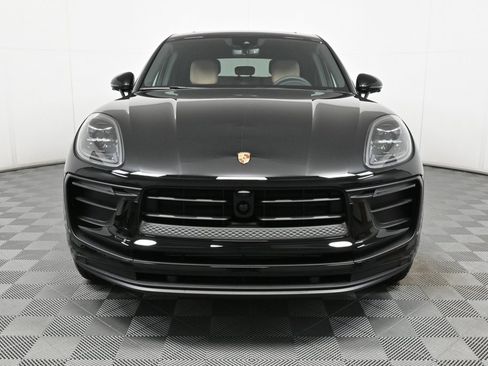 Certified 2025 Porsche Macan AWD image 20