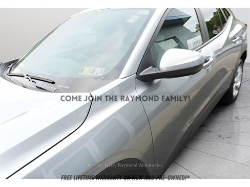 Used 2025 Chevrolet Trax LS w/ LS Convenience Package image 12