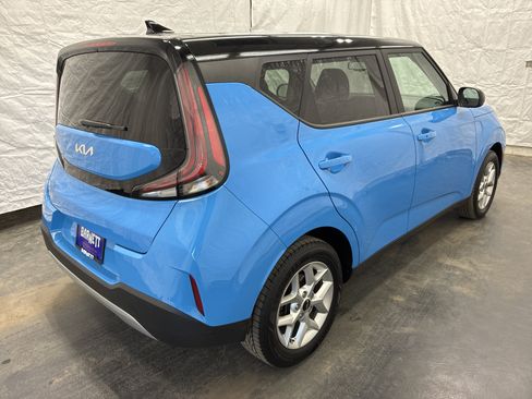 Certified 2023 Kia Soul S FWD image 3