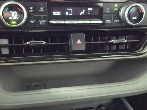Used 2021 Toyota Highlander LE AWD/4WD image 20