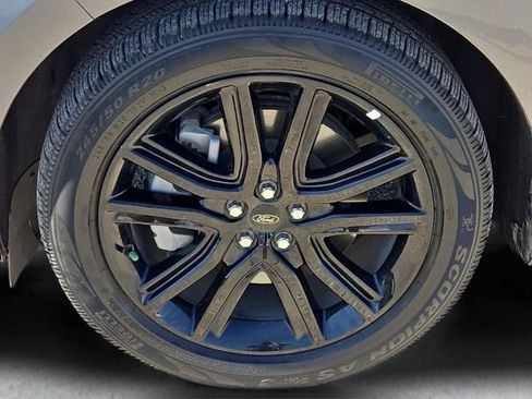 Used 2022 Ford Edge ST-Line image 5